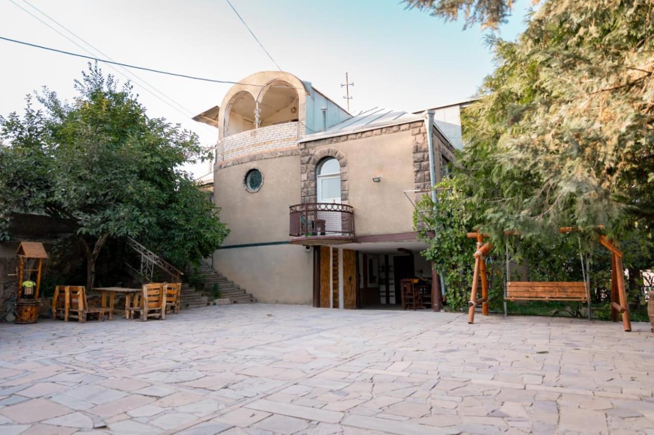 Elegaya Guest House Иджеван Екстериор снимка
