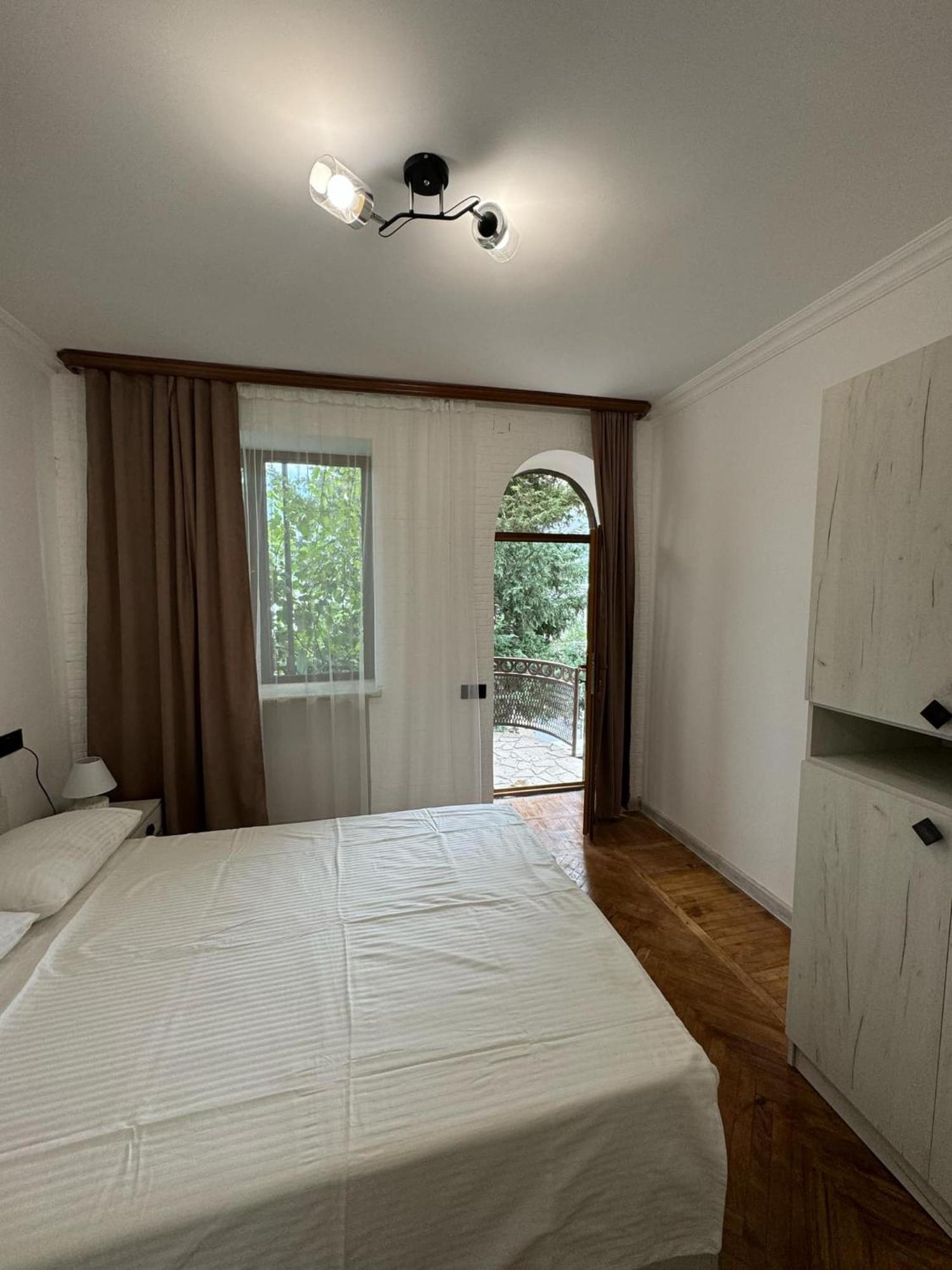 Elegaya Guest House Иджеван Екстериор снимка