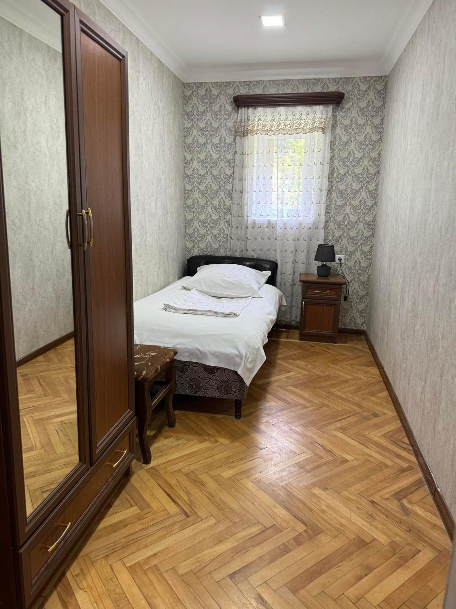 Elegaya Guest House Иджеван Екстериор снимка